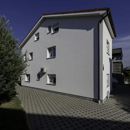 Apartment In With Terrace, Air Conditioning, Wifi, Dishwasher