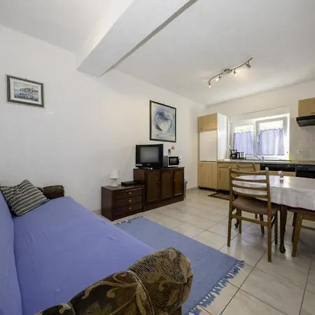 Apartment In With Terrace, Air Conditioning, Wifi, Dishwasher Lopar