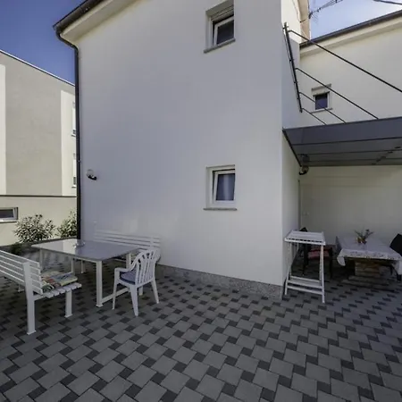 In With Terrace, Air Conditioning, Wifi, Dishwasher